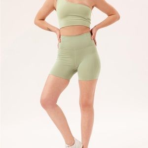 Girlfriend Collective run shorts in Matcha, size M